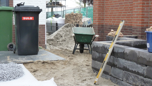 Achtertuin in aanleg Achtertuin in aanleg